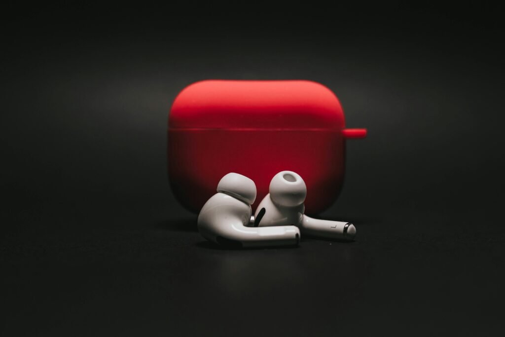 AirPods Pro vs AirPods Max (2025): Which Should You Buy?